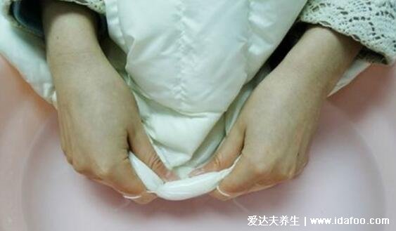 羽绒服可以用洗衣机洗吗，可以但是可用特定洗衣机(以免发生爆炸)