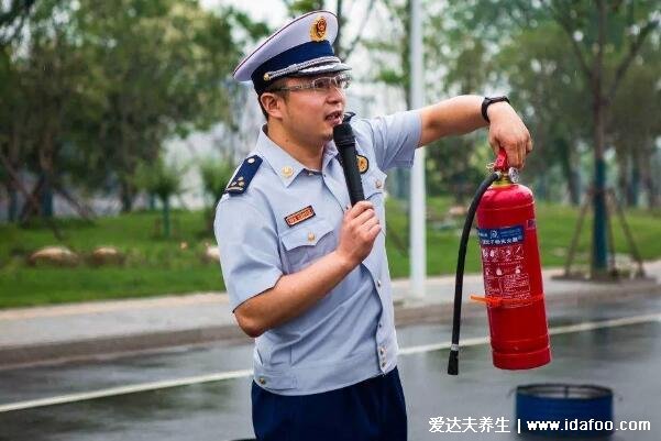 泡沫灭火器不能用于扑救什么火灾?水溶性可燃易燃液体/E类火灾